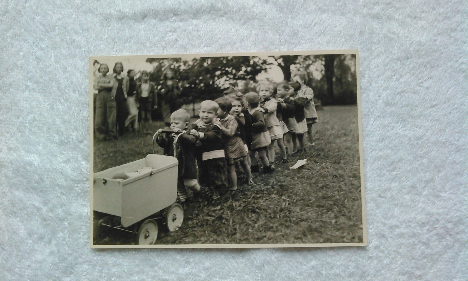 'Photograph', Jewish children rescued from Terezin concentration camp. (Photo: Fotografove Alex Paul,
War Resisters International photo archive)